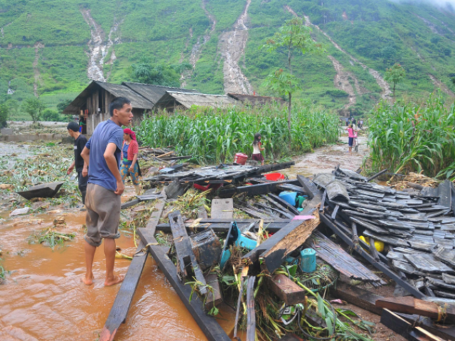 FLOODS IN VIETNAM
