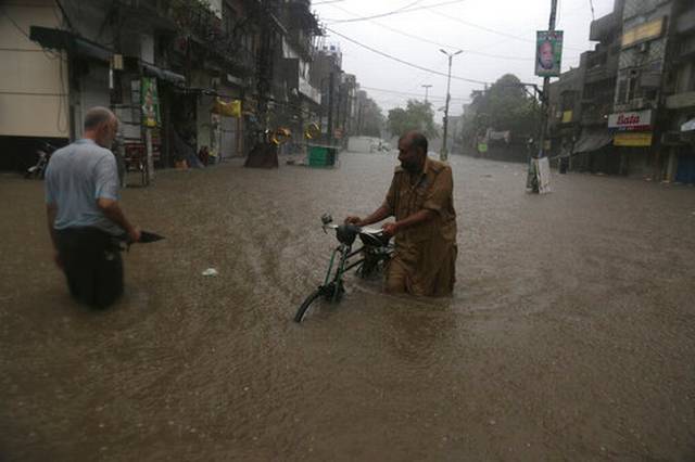 RAINS LASH PAKISTAN