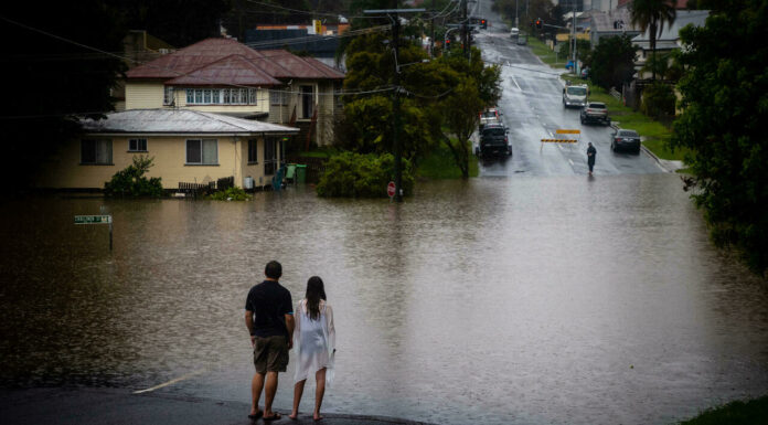 Floods hit eastern Australia