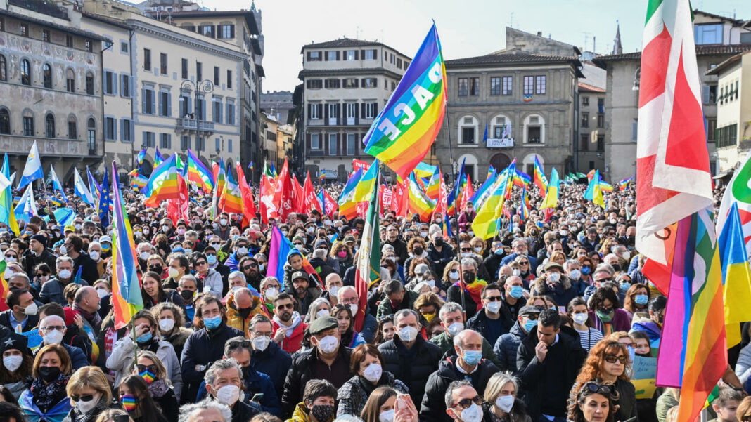 Thousands in Florence protest war
