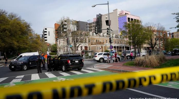 Gunman opens fire in Washington