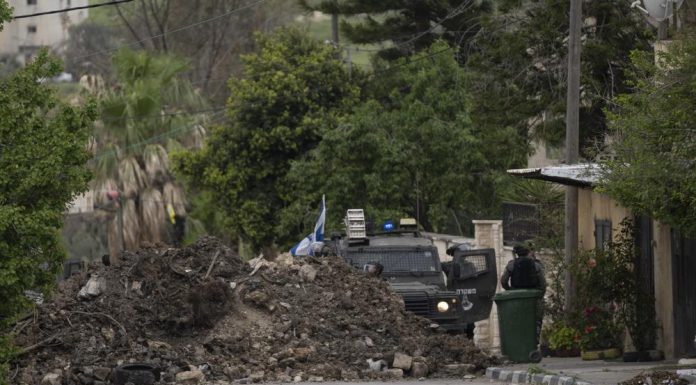 Palestinians protest