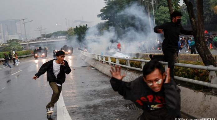 Thousands of students protest in Indonesia